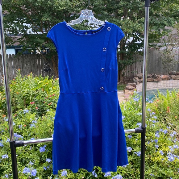 NY&Company M royal blue dress, pockets, fit-and-flare, button detail - Picture 7 of 7